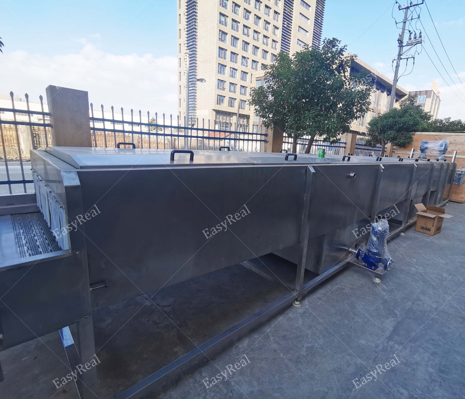 瓶装饮料隧道杀菌冷却生产现场